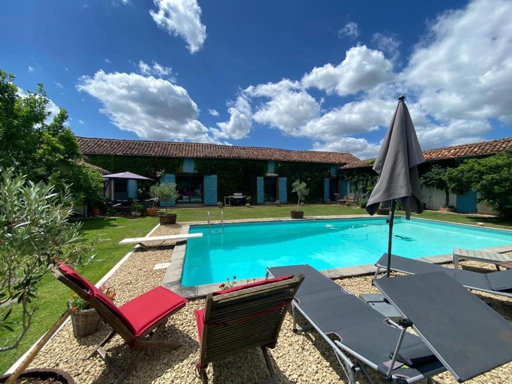 Bed and Breakfast Domaine Du Tafiart Sarron Экстерьер фото