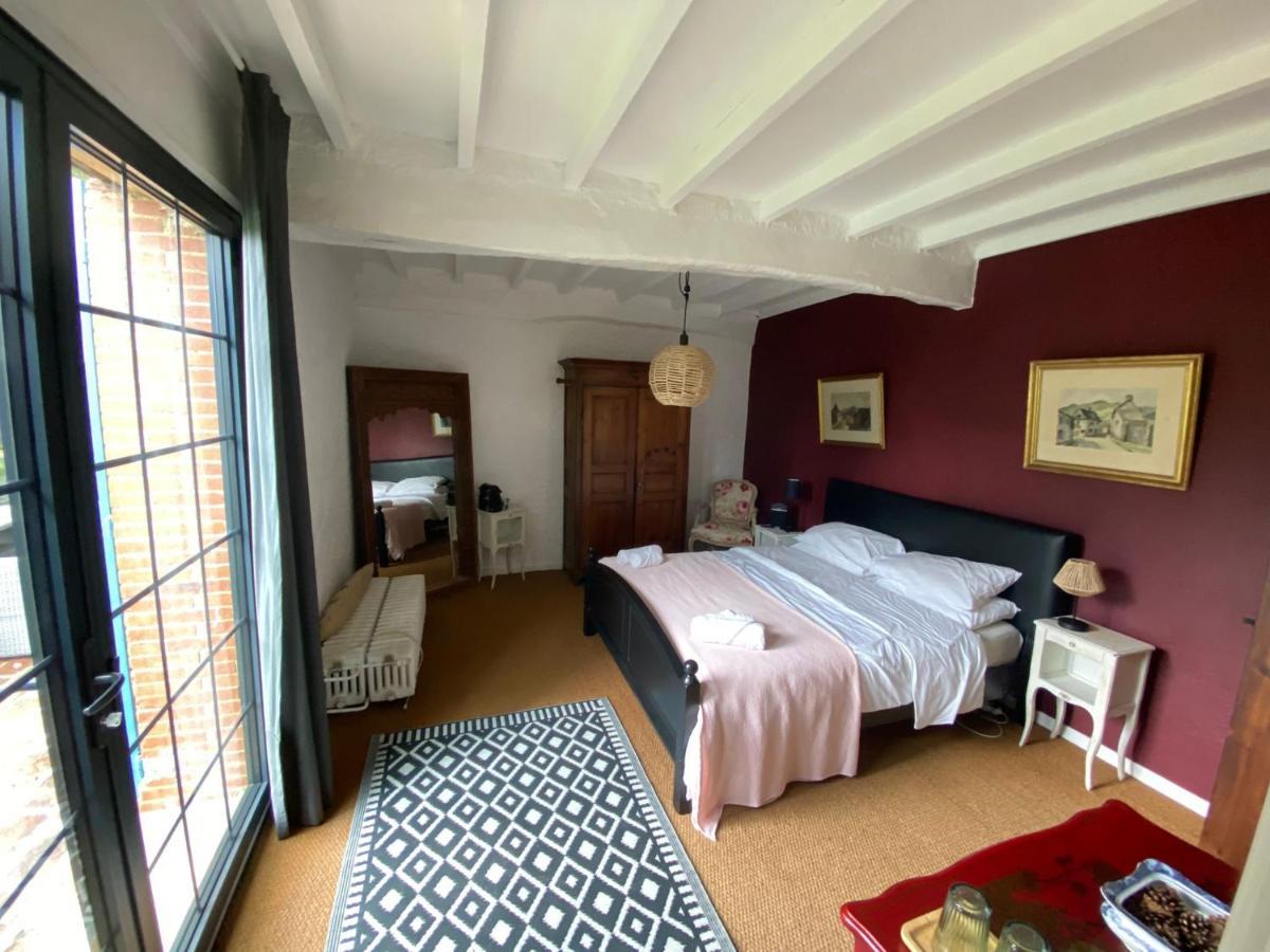 Bed and Breakfast Domaine Du Tafiart Sarron Экстерьер фото