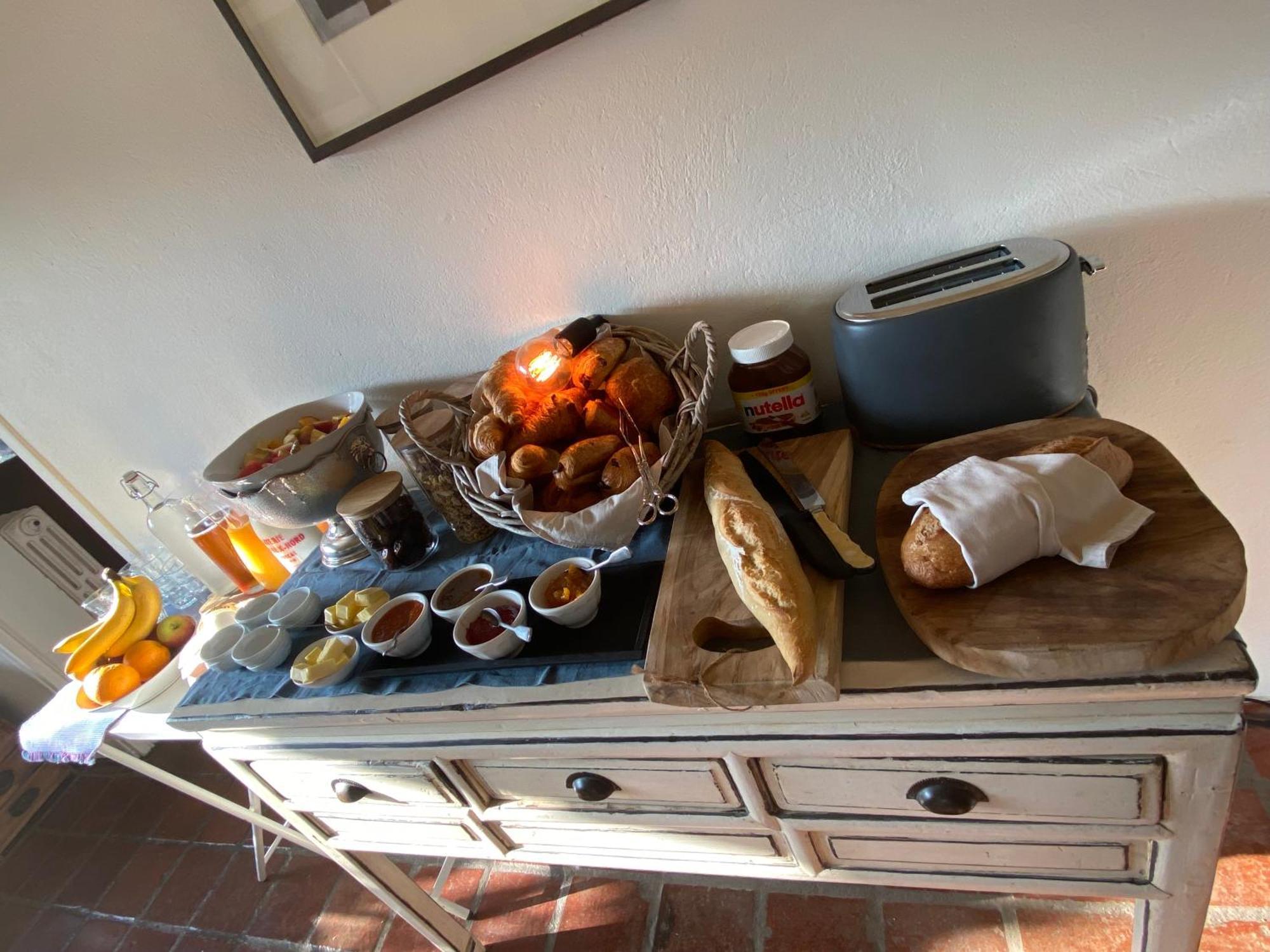 Bed and Breakfast Domaine Du Tafiart Sarron Экстерьер фото